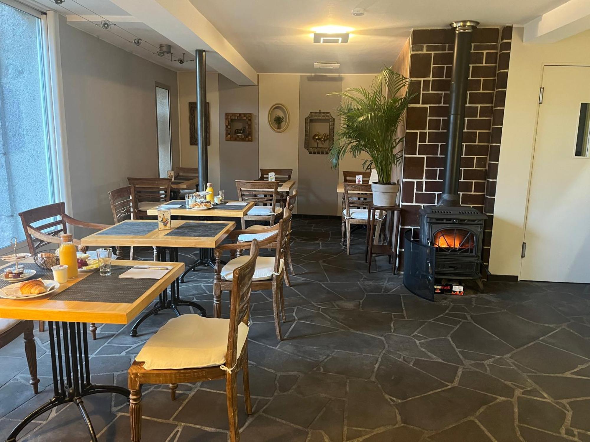 La Cour Carree Hotel Perrier Eksteriør billede