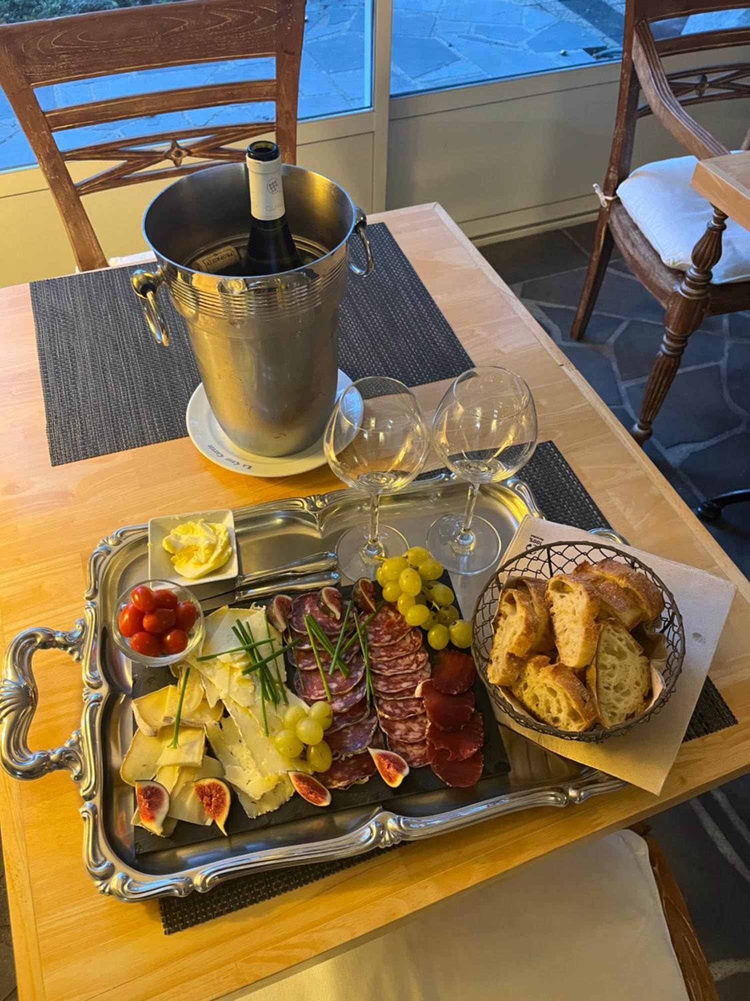 La Cour Carree Hotel Perrier Eksteriør billede