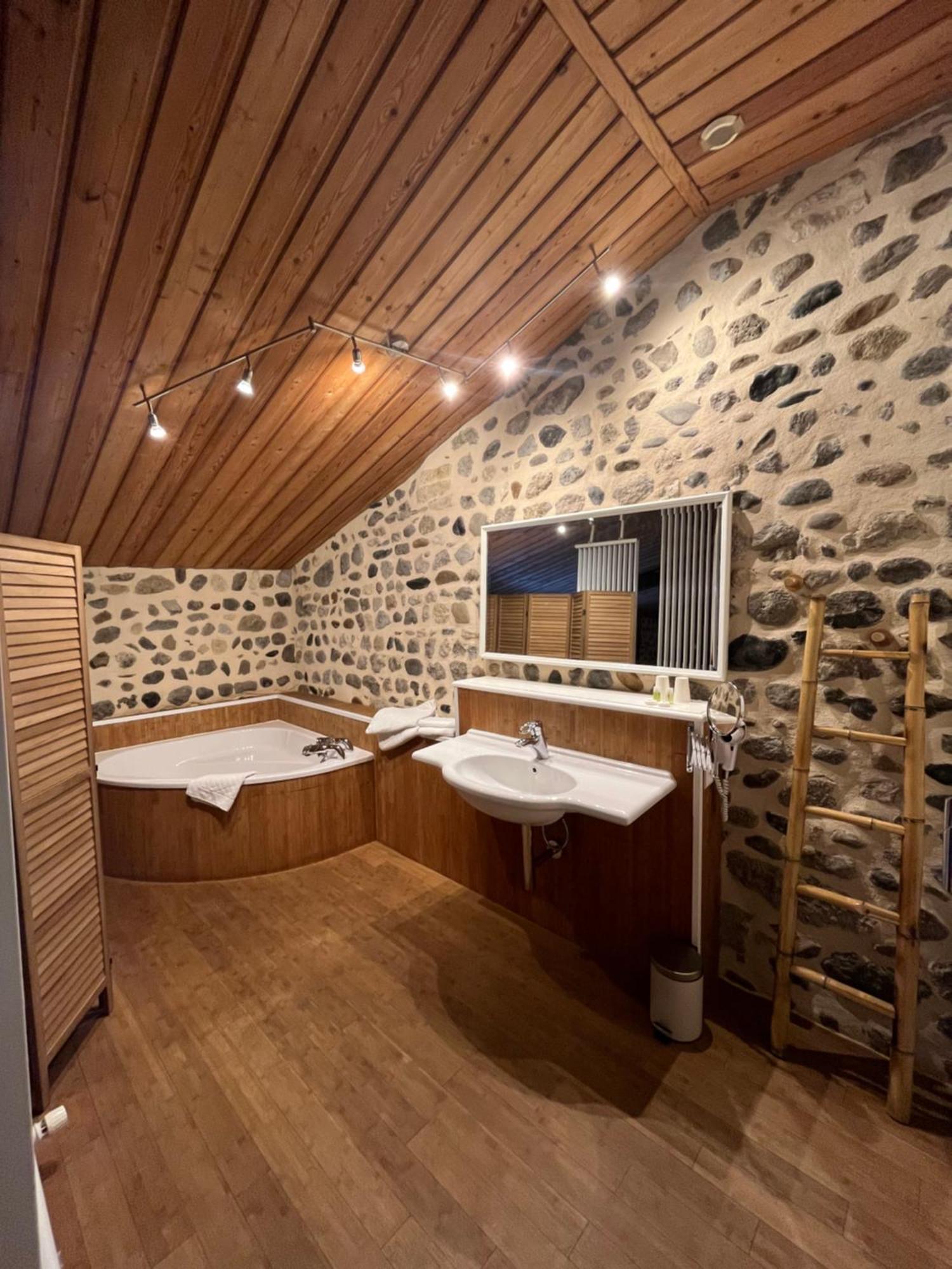 La Cour Carree Hotel Perrier Eksteriør billede