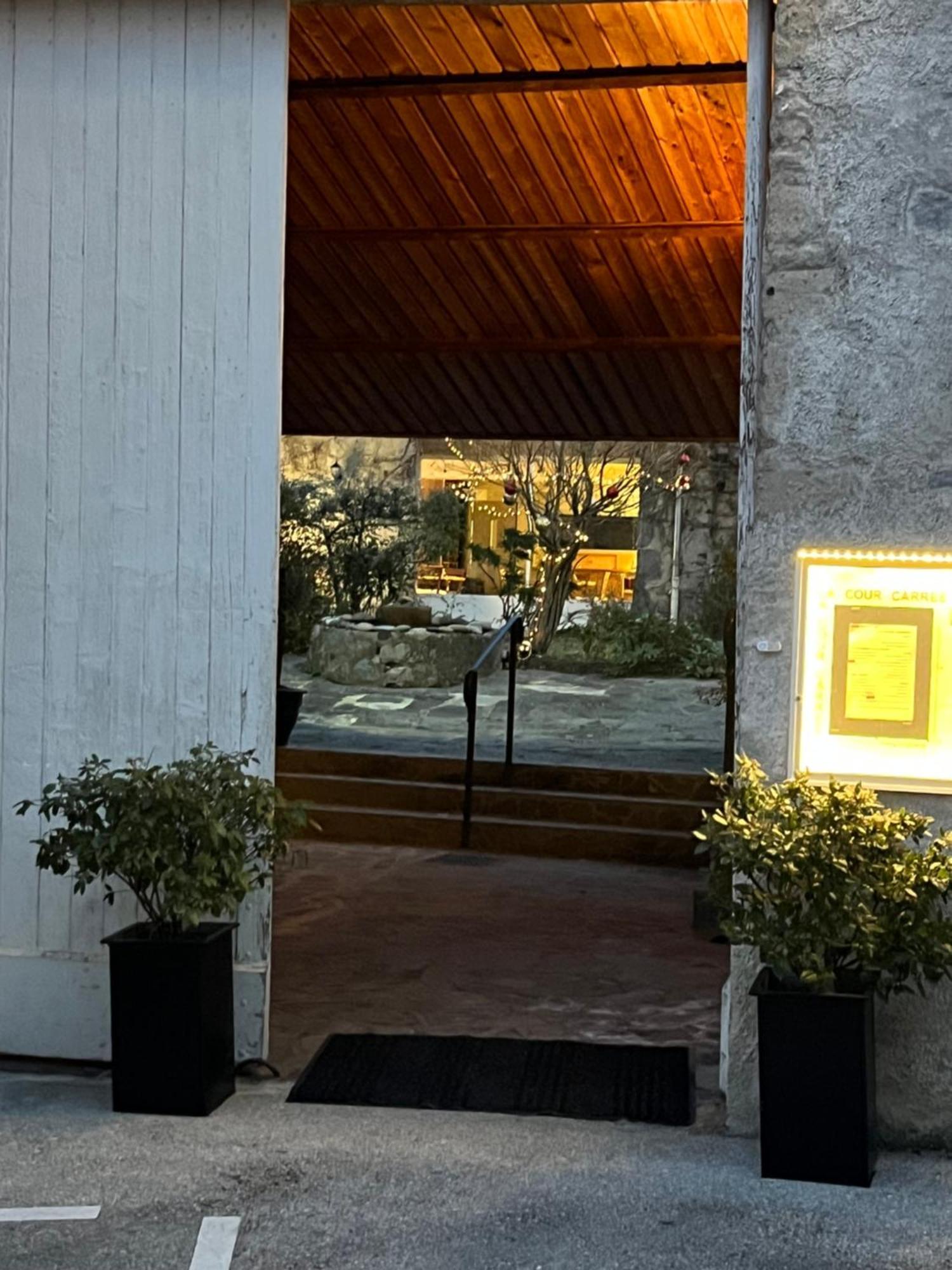 La Cour Carree Hotel Perrier Eksteriør billede